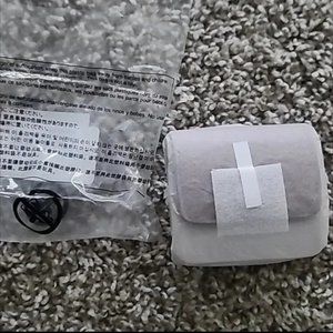 MICHAEL KORS Logo Clip Case For Apple AirPods Vanilla